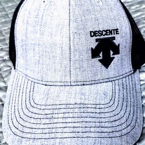 Descente snapback mesh ball cap
